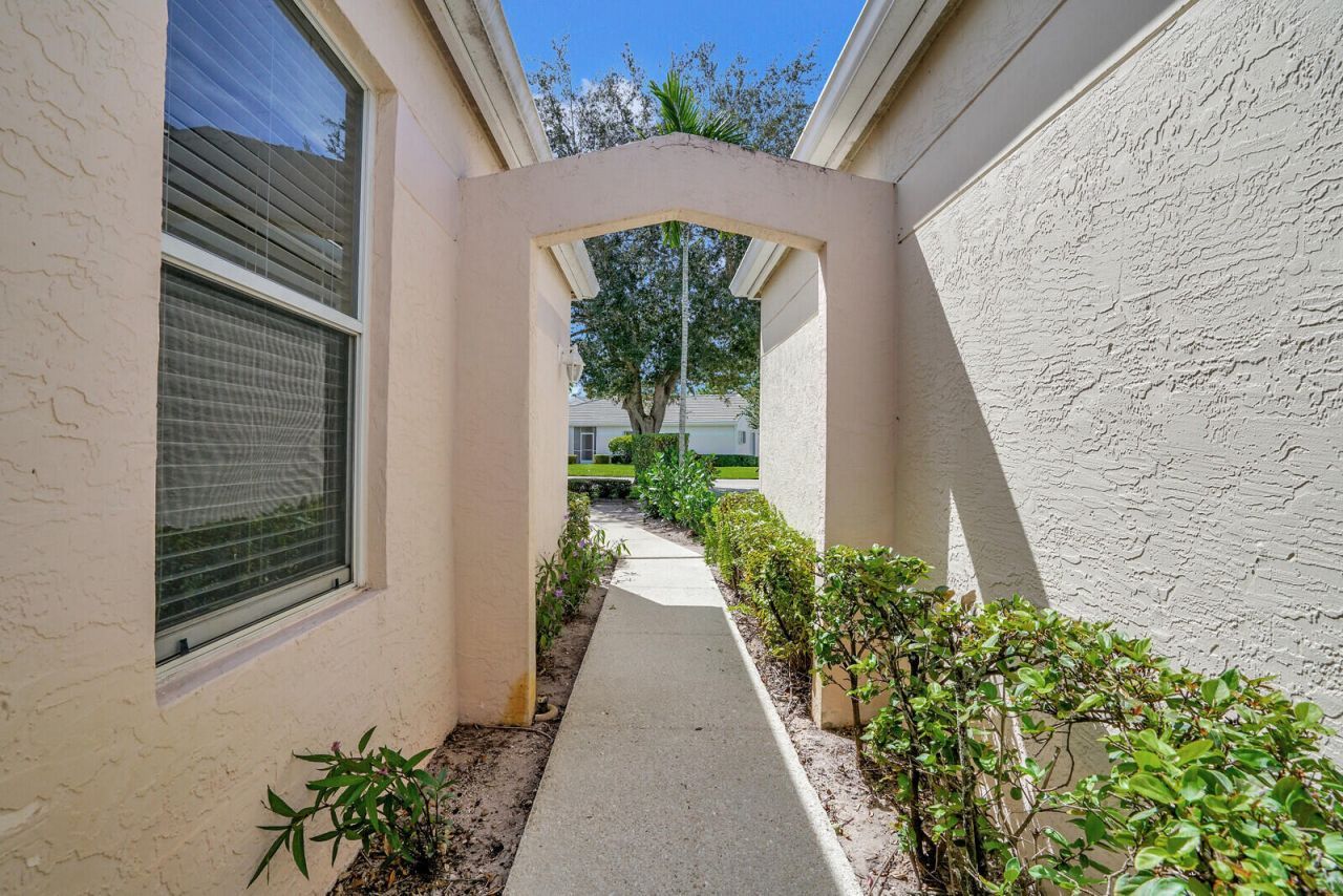 1022 Island Manor Drive, Greenacres, FL 33413 Photo