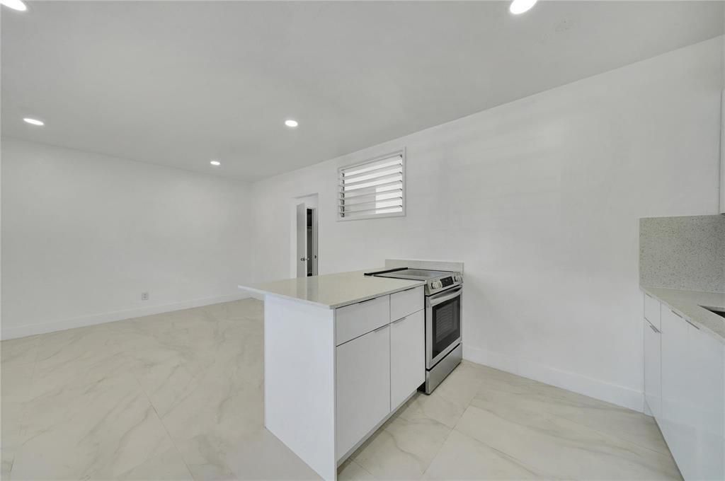 323 Elm Street, Unit 7, Hollywood, FL 33019 Photo