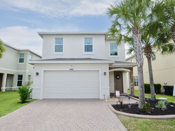 1945 NW Cataluna Circle, Port St. Lucie, FL 34986