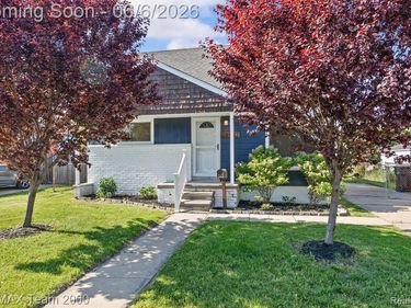 28952 Bridge Street, Garden City, MI 48135