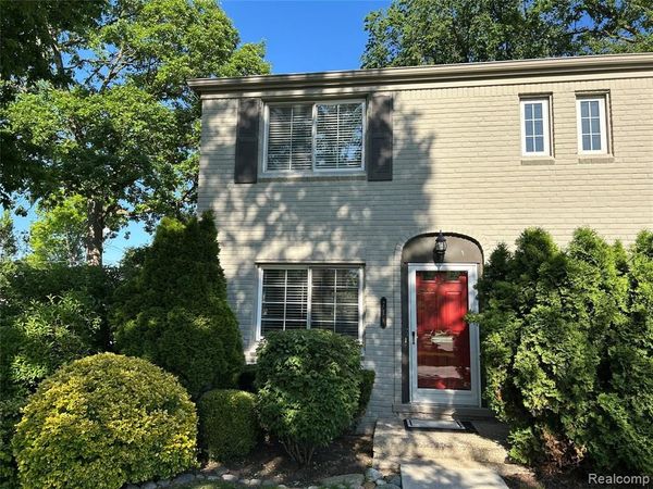 718 Graefield Court , Birmingham, MI 48009
