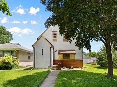 890 26th Avenue SE, Minneapolis, MN 55414