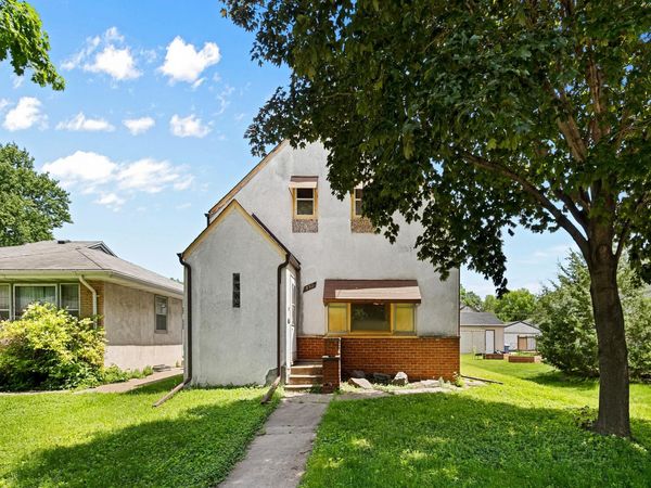 890 26th Avenue SE, Minneapolis, MN 55414