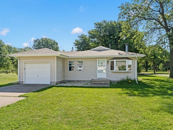 317 17TH Street E, Milan, IL 61264