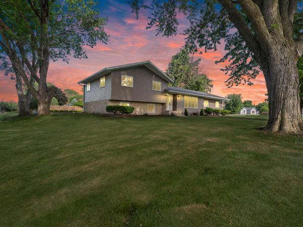 800 School Street, Stanhope, IA 50246
