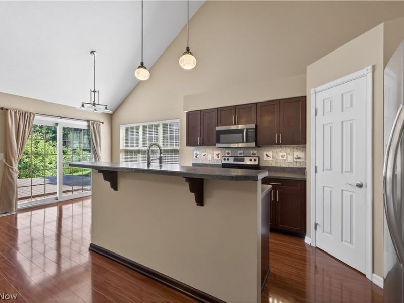 312 Lake Breeze Cove, Eastlake, OH 44095 Photo 10