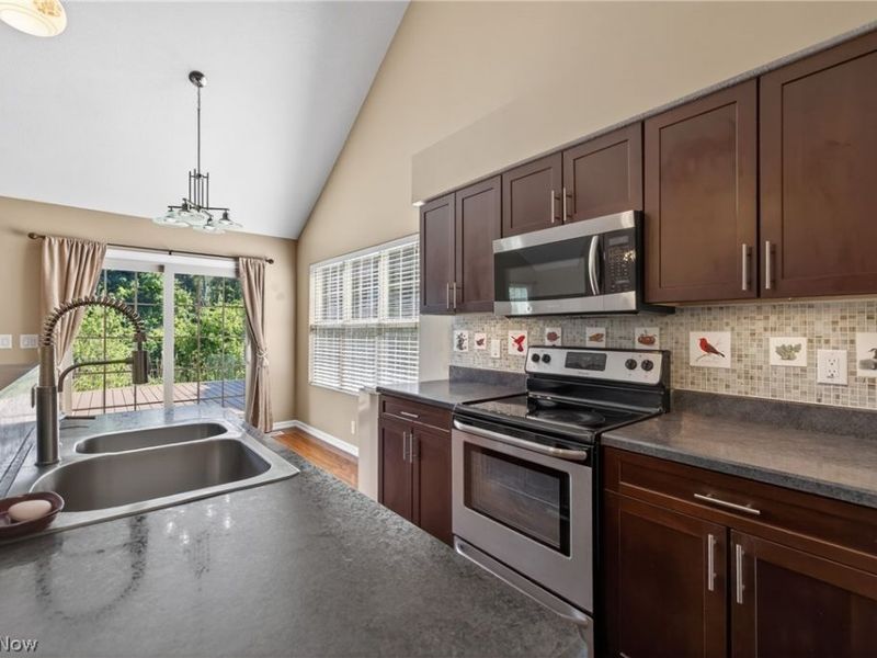 312 Lake Breeze Cove, Eastlake, OH 44095 Photo 11