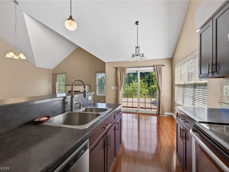 312 Lake Breeze Cove, Eastlake, OH 44095 Photo 12