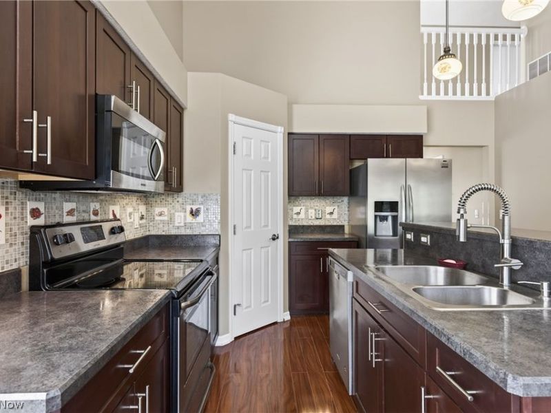 312 Lake Breeze Cove, Eastlake, OH 44095 Photo 13