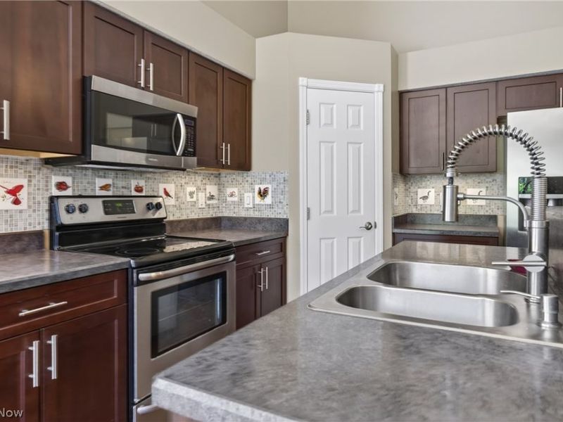 312 Lake Breeze Cove, Eastlake, OH 44095 Photo 14