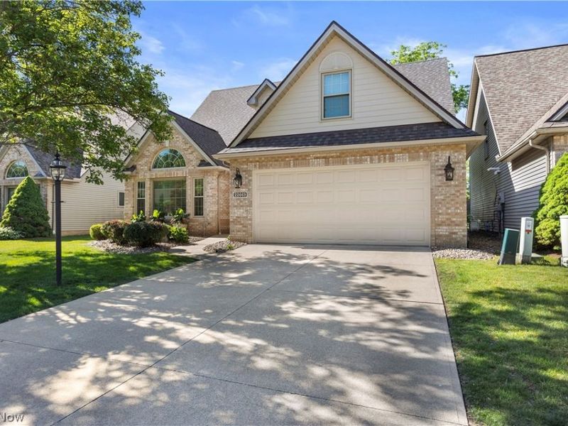 22669 Melissa Lane, Strongsville, OH 44149 Photo 2
