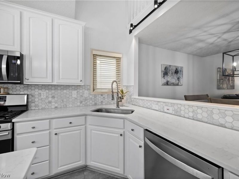 22669 Melissa Lane, Strongsville, OH 44149 Photo 5