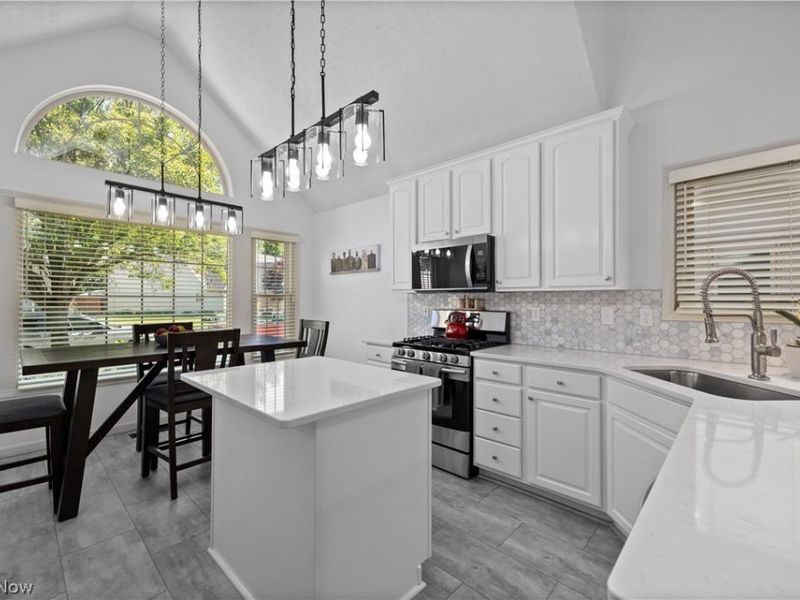 22669 Melissa Lane , Strongsville, OH 44149 Photo 6