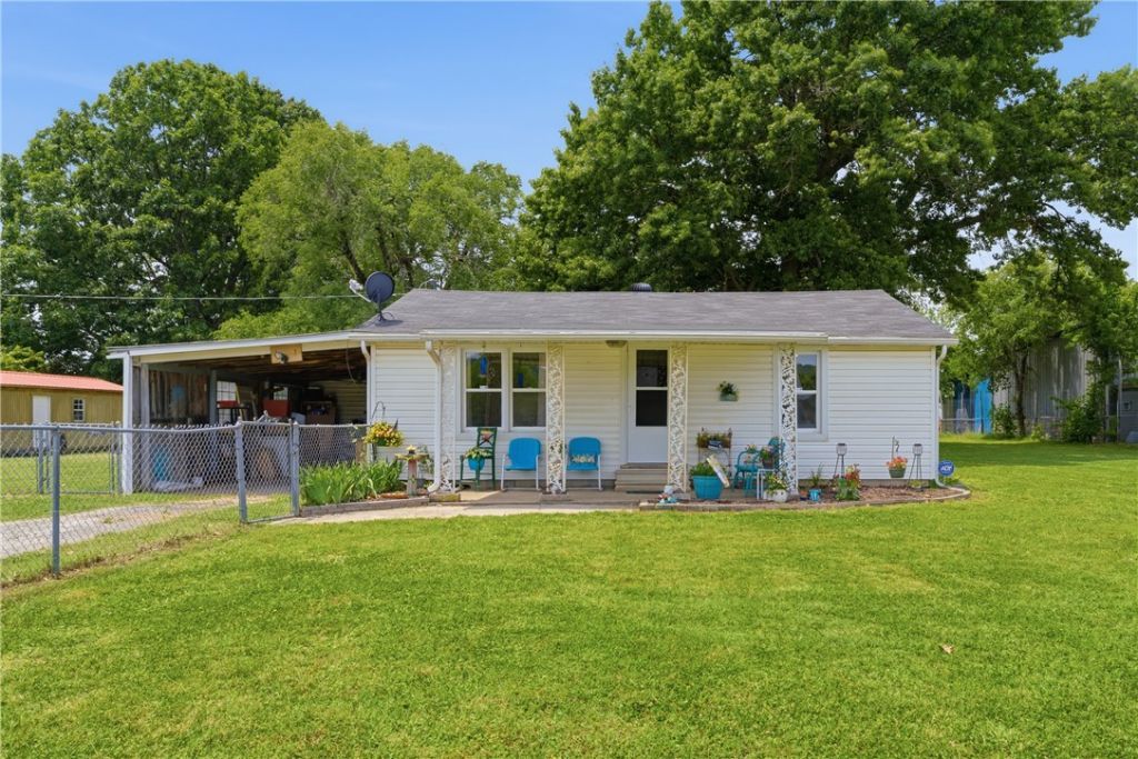 3132 N Oak Street, Springdale, AR 72764 Main Photo