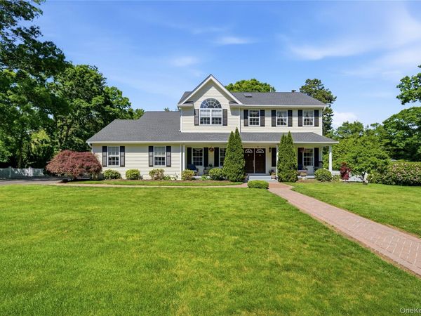 9 Ridgefield Drive , Shoreham, NY 11786