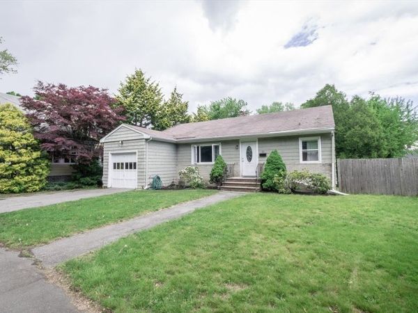 21 Salem St, Swampscott, MA 01907