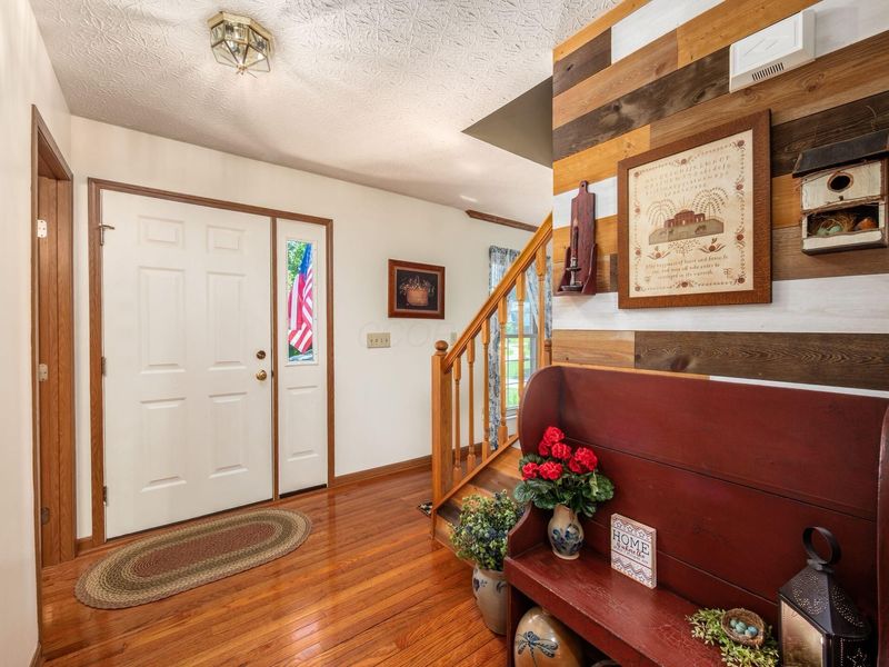 690 Quail Hollow Drive S, Marysville, OH 43040 Photo 5