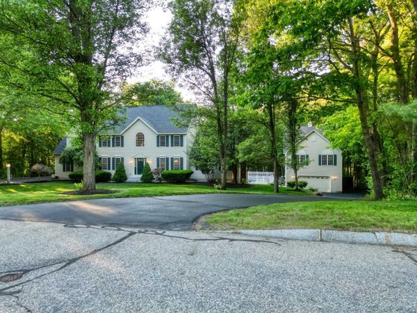 3 Summerfare Street, Hooksett, NH 03106