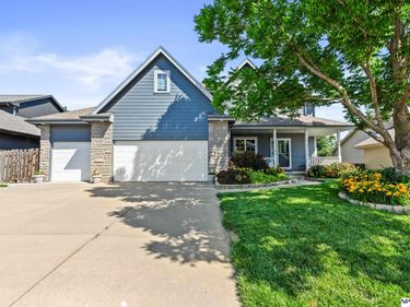 17232 S Creek Circle, Omaha, NE 68136