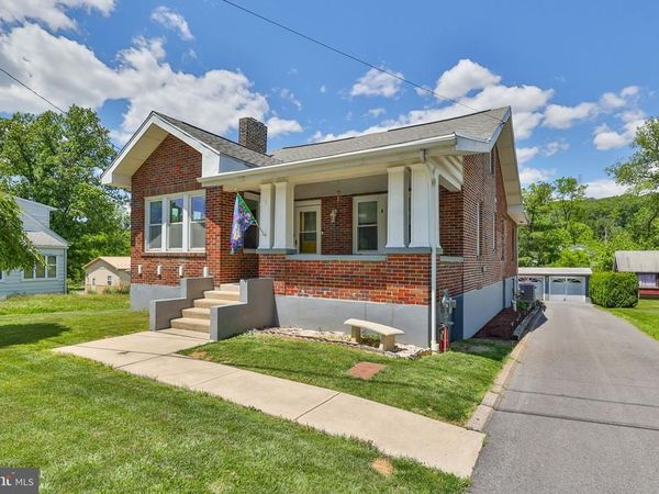 1635 E EMMAUS AVENUE, ALLENTOWN, PA 18103