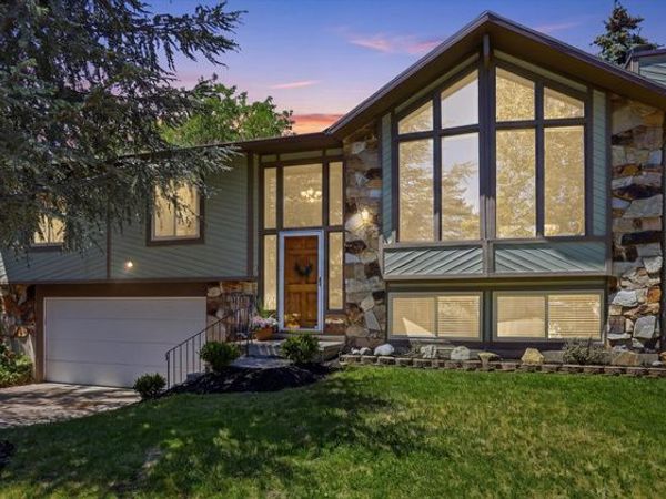 8938 S MANCHESTER LN , Sandy, UT 84093