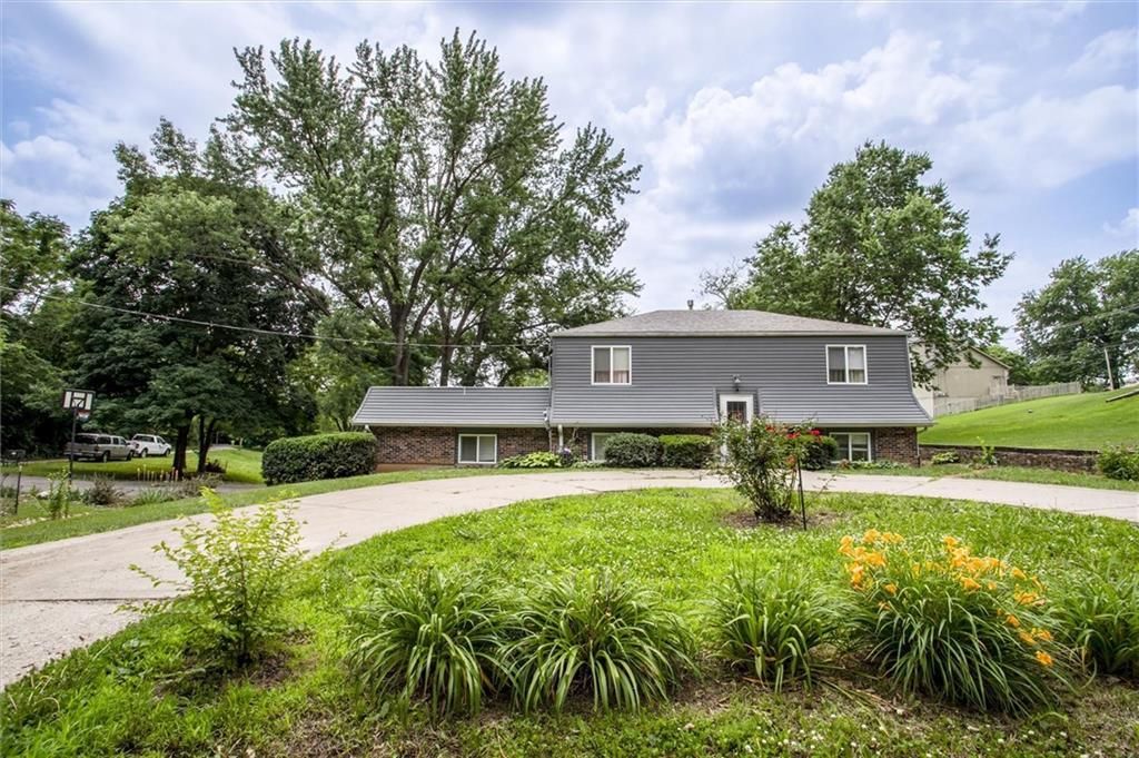 9251 Liggett Road, Kansas City, KS 66109 Main Photo