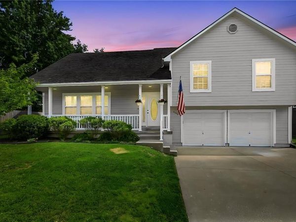 1105 NW LONG Drive, Grain Valley, MO 64029