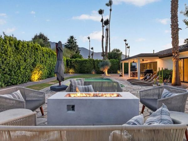 1055 E Louise Drive, Palm Springs, CA 92262