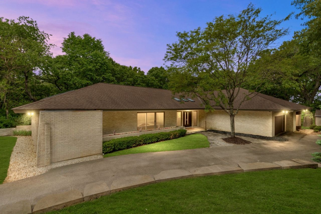 4 Far Hills Road , Barrington Hills, IL 60010