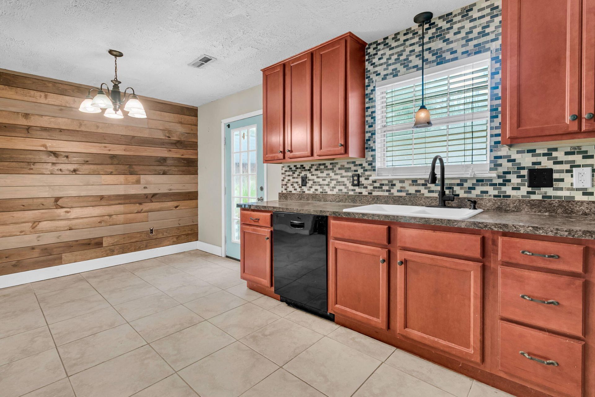 246 Winding Trail Lane Photo 7