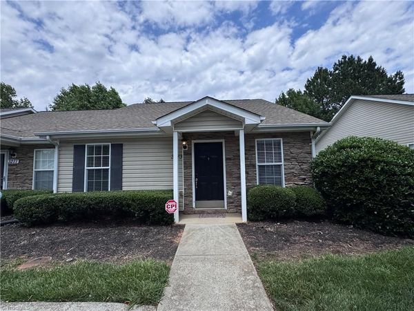 3273 Hyde Place Circle , Winston-Salem, NC 27103