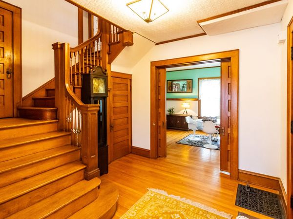 3719 Cottage Grove Avenue, Des Moines, IA 50311