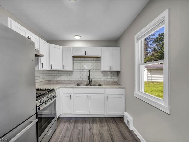 1291 Hardesty Boulevard , Akron, OH 44320 Photo 4