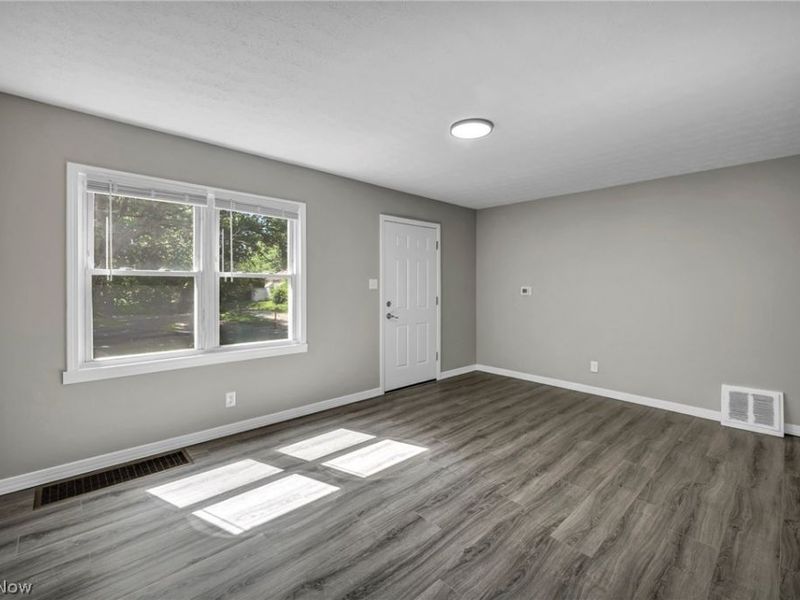 1291 Hardesty Boulevard , Akron, OH 44320 Photo 9