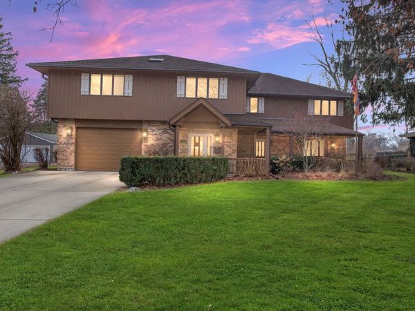 1415 W Hawthorne Street , Arlington Heights, IL 60005