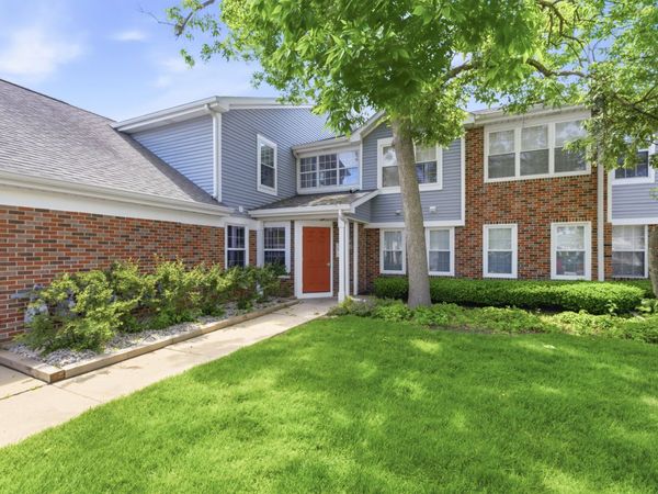 207 W Jennifer Lane, Unit 2-1A, Palatine, IL 60067