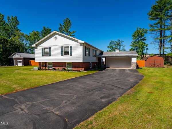 10 Merritt Road, Queensbury, NY 12804