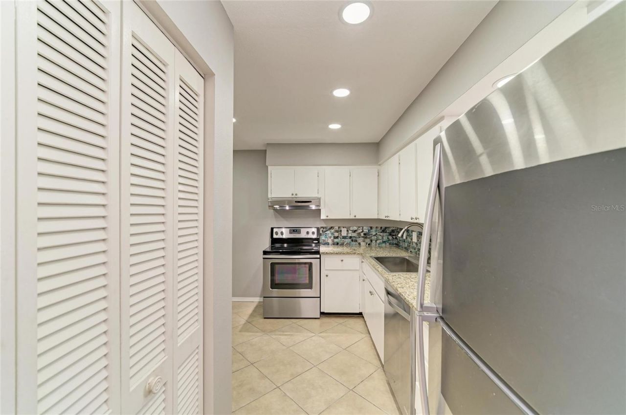 2224 Bahia Vista Street , Unit E6, Sarasota, FL 34239 Photo