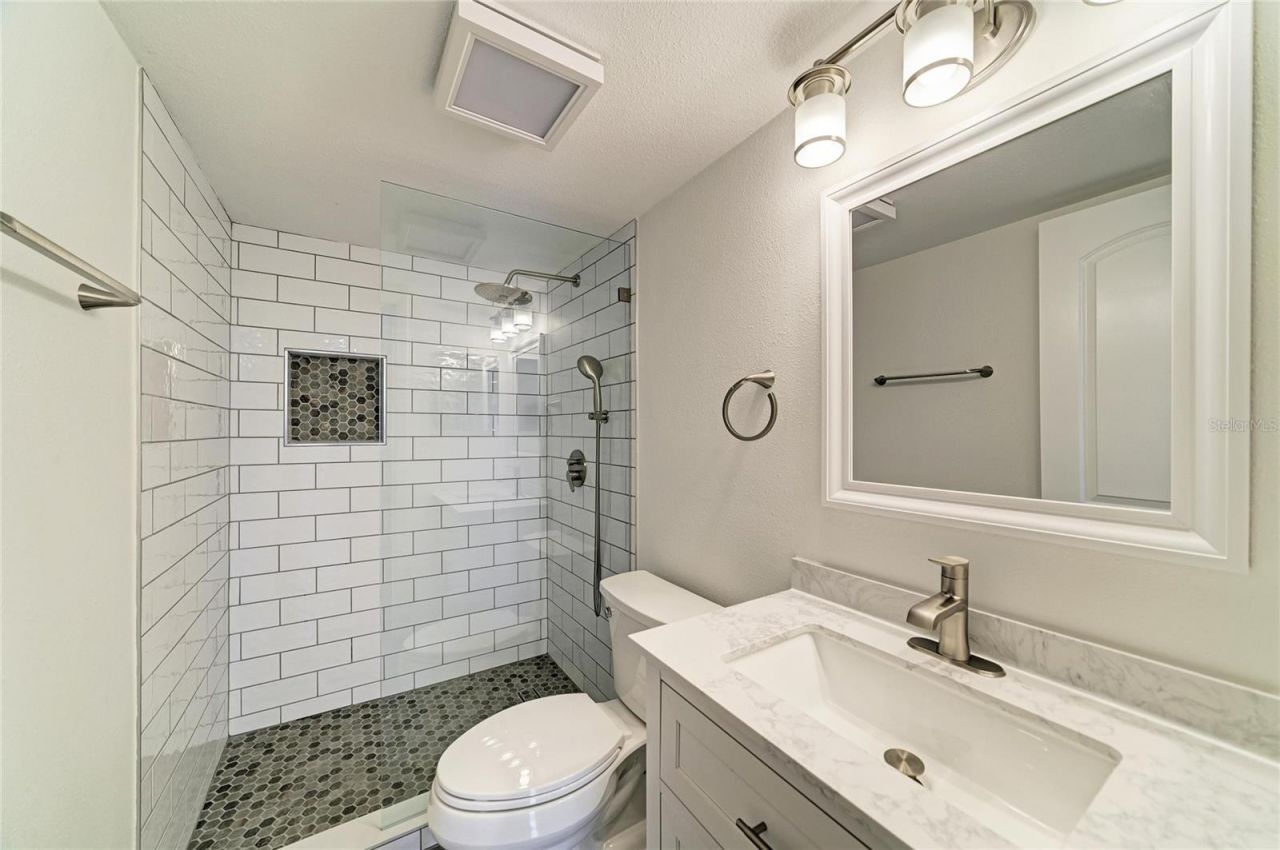 2224 Bahia Vista Street , Unit E6, Sarasota, FL 34239 Photo