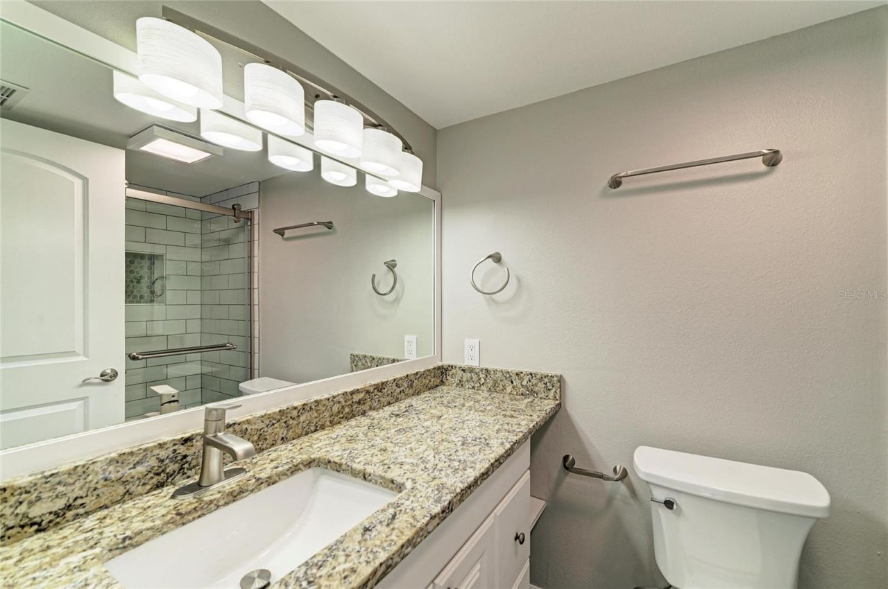2224 Bahia Vista Street , Unit E6, Sarasota, FL 34239 Photo