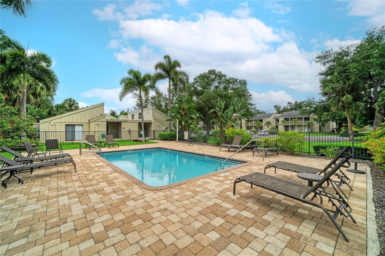 2224 Bahia Vista Street , Unit E6, Sarasota, FL 34239 Photo