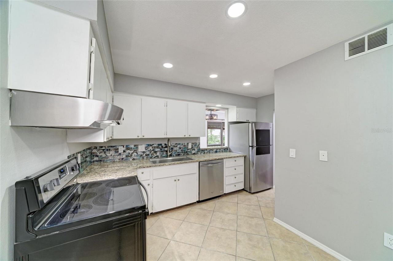2224 Bahia Vista Street, Unit E6, Sarasota, FL 34239 Photo