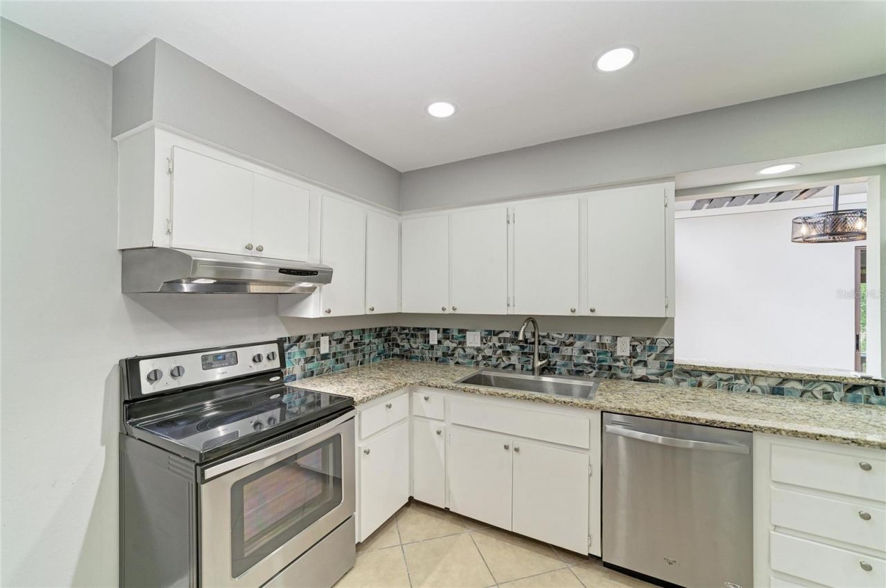 2224 Bahia Vista Street , Unit E6, Sarasota, FL 34239 Photo