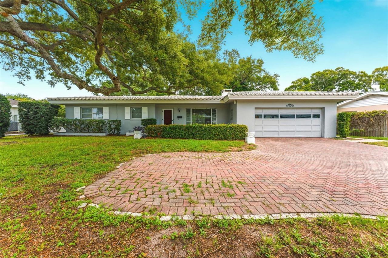 1705 Indian Rocks Road, Belleair, FL 33756 Photo