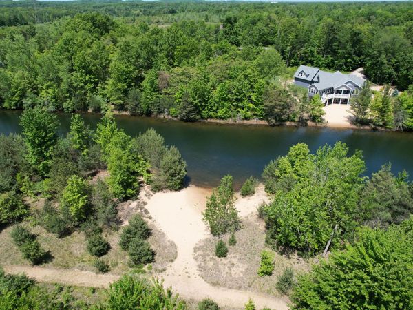 77524 Le Lac Drive, Covert, MI 49043