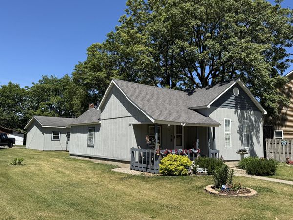 804 Azalea Street SE , DeMotte, IN 46310