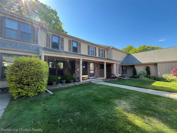 31621 Green Meadow Lane , Warren, MI 48093