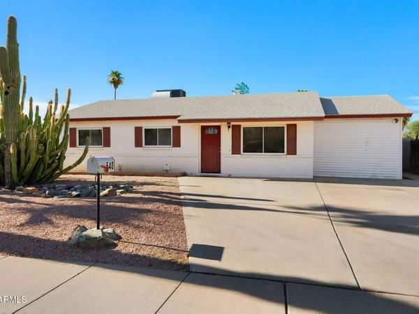 540 E GARNET Avenue, Mesa, AZ 85204