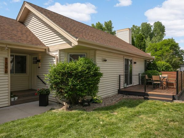 1390 Granada Trail N, Oakdale, MN 55128