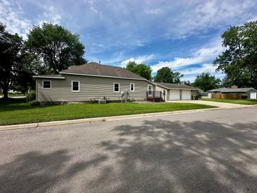 415 N 6th Street, Marshall, MN 56258